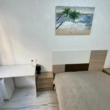 Playa Del Cura With 2 Bedrooms Apartment