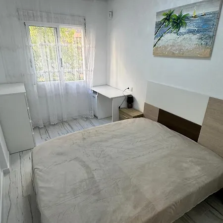Playa Del Cura With 2 Bedrooms Torrevieja